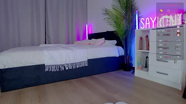 Snapshot of Say_luna chatting on 12.01.25 Say luna online show from 12.01.25