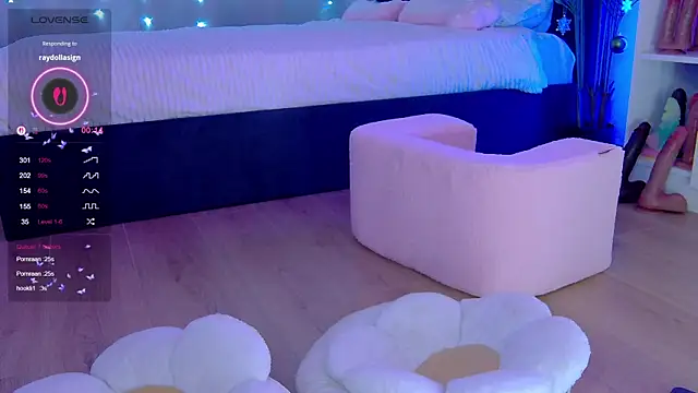 Snapshot of Say_luna chatting on 12.14.25 Say luna online show from 12.14.25