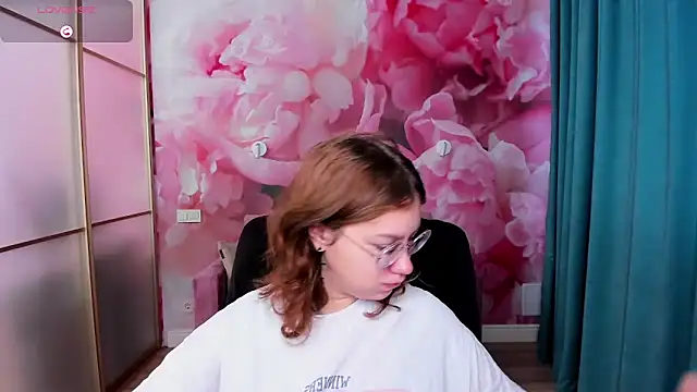 AngelinaLow online show from 10.18.25