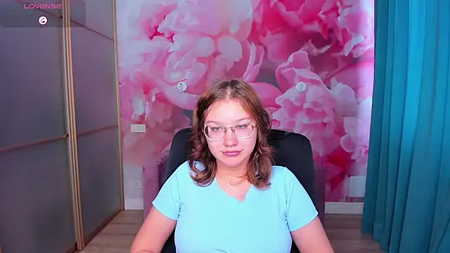 AngelinaLow online show from 10.23.25