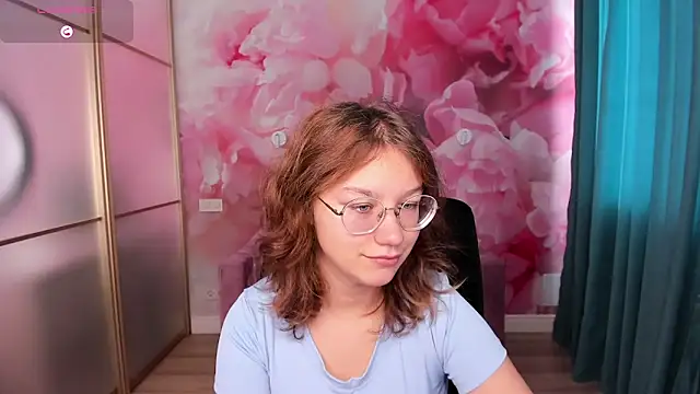 AngelinaLow online show from 10.26.25