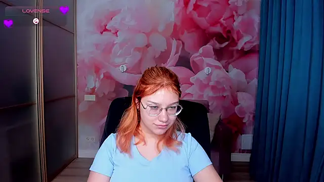 AngelinaLow online show from 11.28.25