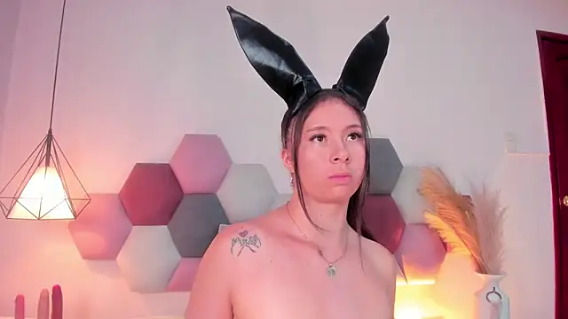 Snapshot of BeckyVidal chatting on 10.30.25 BeckyVidal online show from 10.30.25