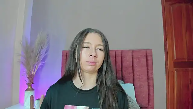 Snapshot of BeckyVidal chatting on 11.07.25 BeckyVidal online show from 11.07.25