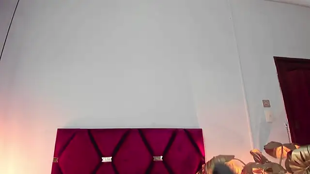 Snapshot of BeckyVidal chatting on 12.04.25 BeckyVidal online show from 12.04.25