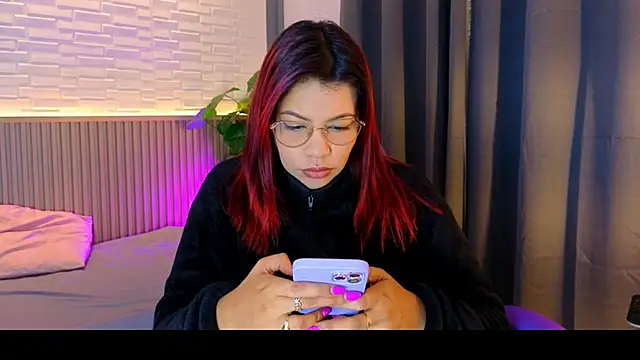 Snapshot of TiffanyWalk chatting on 10.27.25 TiffanyWalk online show from 10.27.25