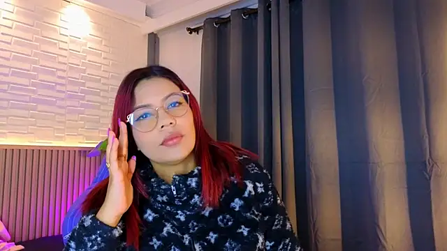 Snapshot of TiffanyWalk chatting on 10.29.25 TiffanyWalk online show from 10.29.25