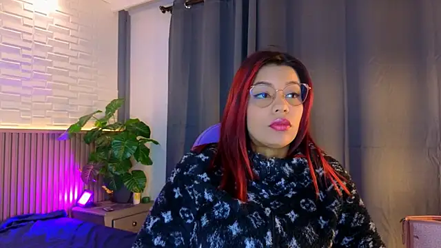 Snapshot of TiffanyWalk chatting on 11.04.25 TiffanyWalk online show from 11.04.25