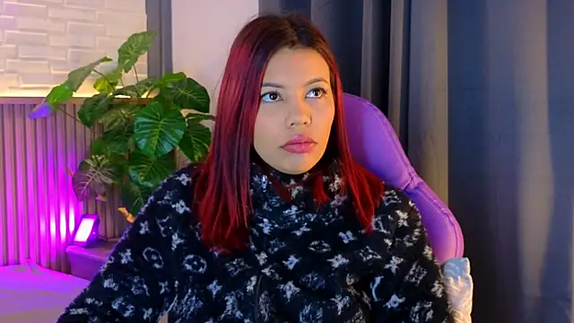 Snapshot of TiffanyWalk chatting on 11.07.25 TiffanyWalk online show from 11.07.25