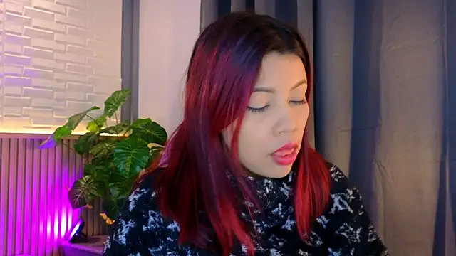 Snapshot of TiffanyWalk chatting on 11.10.25 TiffanyWalk online show from 11.10.25