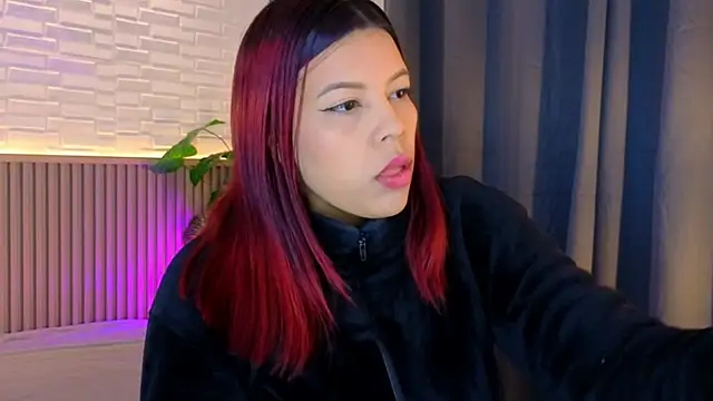 Snapshot of TiffanyWalk chatting on 11.11.25 TiffanyWalk online show from 11.11.25