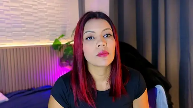 Snapshot of TiffanyWalk chatting on 11.14.25 TiffanyWalk online show from 11.14.25