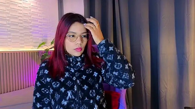 Snapshot of TiffanyWalk chatting on 11.15.25 TiffanyWalk online show from 11.15.25