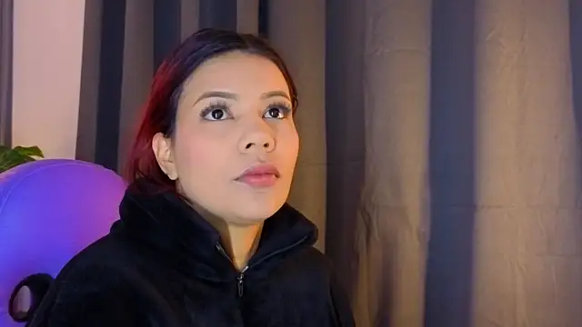 Snapshot of TiffanyWalk chatting on 11.26.25 TiffanyWalk online show from 11.26.25