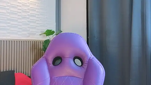 TiffanyWalk online show from 03.03.26