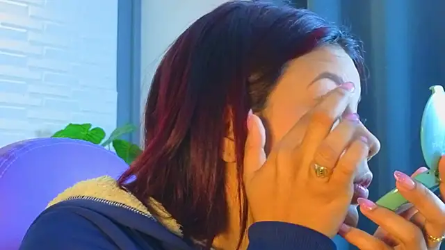 TiffanyWalk online show from 03.17.26