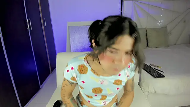 Snapshot of Zion_Moore chatting on 03.18.25 Zion Moore online show from 03.18.25