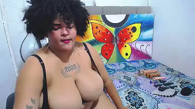 Snapshot of latina_bigboos25 chatting on 09.11.25 latina bigboos25 online show from 09.11.25