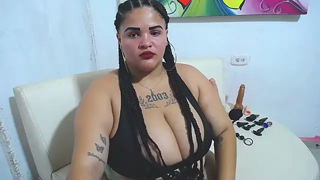 Snapshot of latina_bigboos25 chatting on 10.05.25 latina bigboos25 online show from 10.05.25