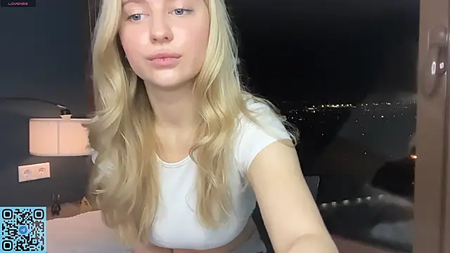 Snapshot of RadiantBliss chatting on 11.02.25 RadiantBliss online show from 11.02.25