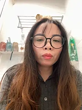 Snapshot of aa520uv chatting on 10.31.25 aa520uv online show from 10.31.25