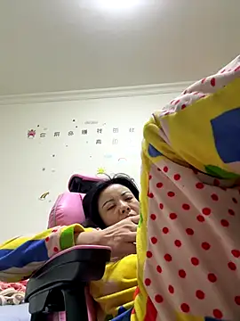 Snapshot of aa520uv chatting on 11.17.25 aa520uv online show from 11.17.25