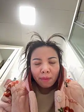 Snapshot of aa520uv chatting on 12.14.25 aa520uv online show from 12.14.25