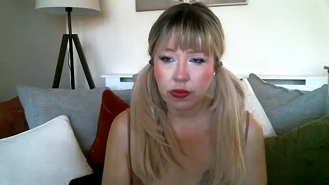 MissHoneyPenny online show from 04.07.26