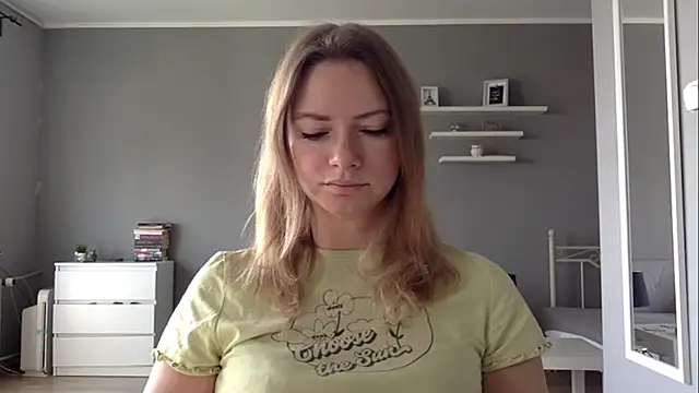 Snapshot of MillieShow chatting on 09.10.25 MillieShow online show from 09.10.25