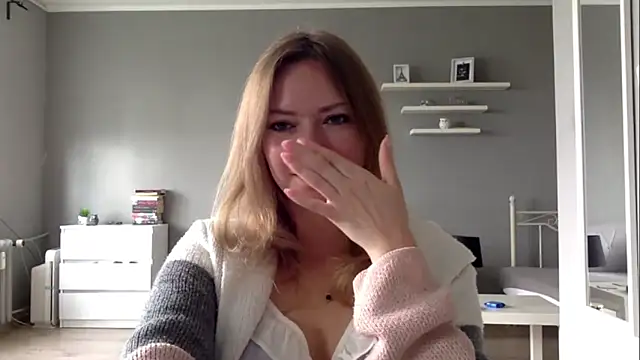 Snapshot of MillieShow chatting on 09.11.25 MillieShow online show from 09.11.25