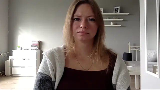 Snapshot of MillieShow chatting on 09.15.25 MillieShow online show from 09.15.25