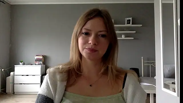 Snapshot of MillieShow chatting on 09.22.25 MillieShow online show from 09.22.25