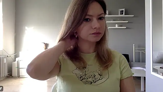 Snapshot of MillieShow chatting on 09.23.25 MillieShow online show from 09.23.25