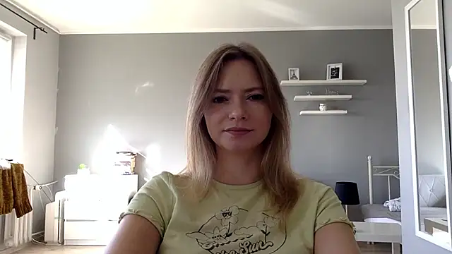 Snapshot of MillieShow chatting on 09.25.25 MillieShow online show from 09.25.25