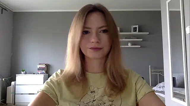 Snapshot of MillieShow chatting on 09.26.25 MillieShow online show from 09.26.25