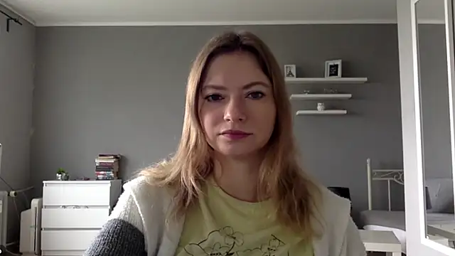 Snapshot of MillieShow chatting on 09.30.25 MillieShow online show from 09.30.25