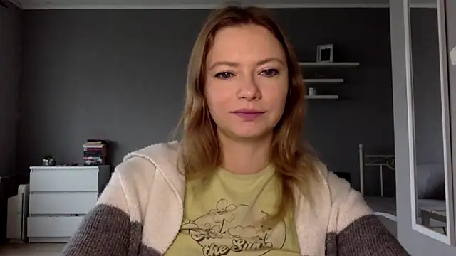 Snapshot of MillieShow chatting on 10.06.25 MillieShow online show from 10.06.25