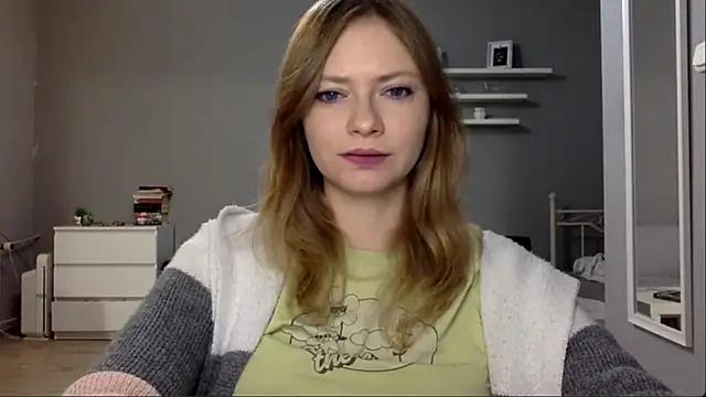 Snapshot of MillieShow chatting on 10.06.25 MillieShow online show from 10.06.25