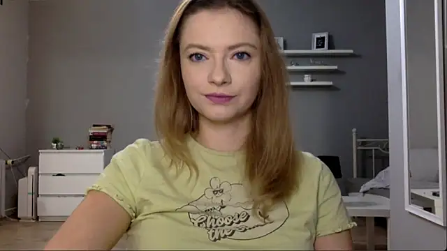 Snapshot of MillieShow chatting on 10.08.25 MillieShow online show from 10.08.25