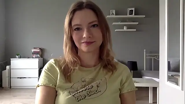 Snapshot of MillieShow chatting on 10.10.25 MillieShow online show from 10.10.25