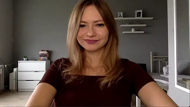 Snapshot of MillieShow chatting on 10.12.25 MillieShow online show from 10.12.25