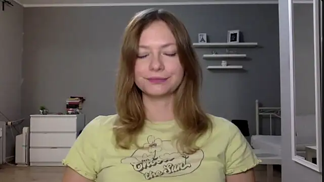 Snapshot of MillieShow chatting on 10.23.25 MillieShow online show from 10.23.25