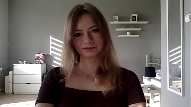 Snapshot of MillieShow chatting on 10.26.25 MillieShow online show from 10.26.25