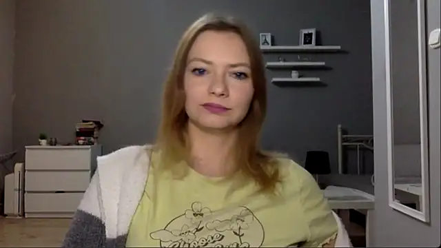 Snapshot of MillieShow chatting on 10.29.25 MillieShow online show from 10.29.25