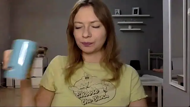 Snapshot of MillieShow chatting on 10.30.25 MillieShow online show from 10.30.25