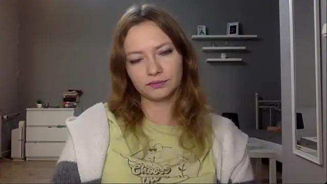 Snapshot of MillieShow chatting on 11.02.25 MillieShow online show from 11.02.25