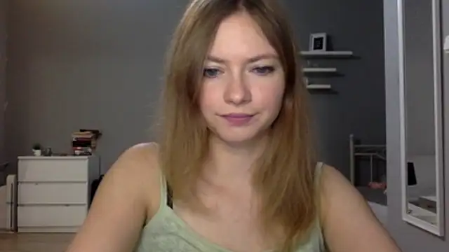 Snapshot of MillieShow chatting on 11.04.25 MillieShow online show from 11.04.25