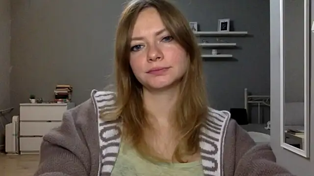 Snapshot of MillieShow chatting on 11.15.25 MillieShow online show from 11.15.25