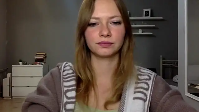 Snapshot of MillieShow chatting on 11.18.25 MillieShow online show from 11.18.25