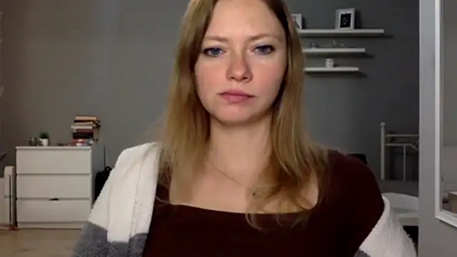 Snapshot of MillieShow chatting on 11.20.25 MillieShow online show from 11.20.25